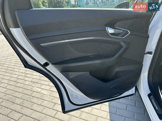 Белый Ауди E-Tron, объемом двигателя 0 л и пробегом 181 тыс. км за 21785 $, фото 30 на Automoto.ua