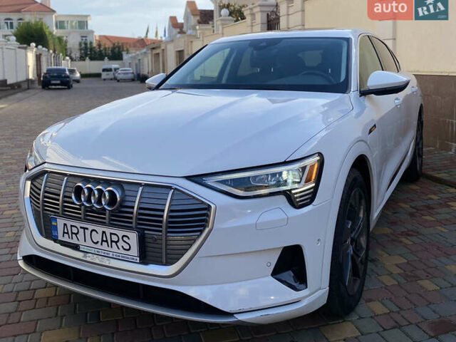 Білий Ауді E-Tron, об'ємом двигуна 0 л та пробігом 56 тис. км за 35900 $, фото 6 на Automoto.ua