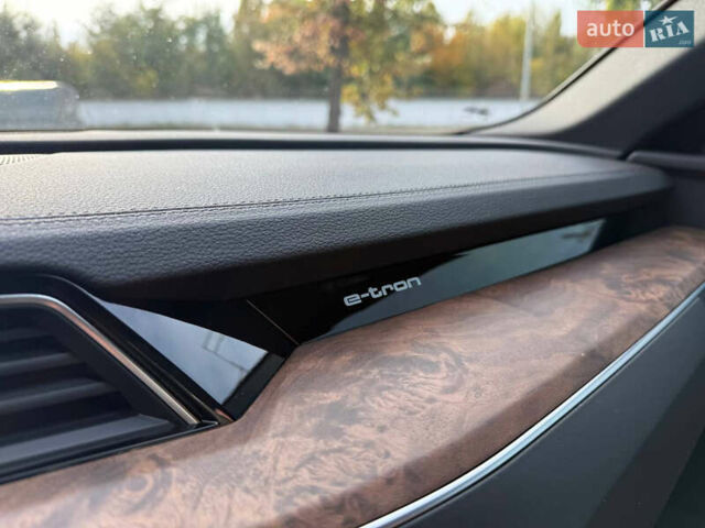 Белый Ауди E-Tron, объемом двигателя 0 л и пробегом 104 тыс. км за 33200 $, фото 49 на Automoto.ua