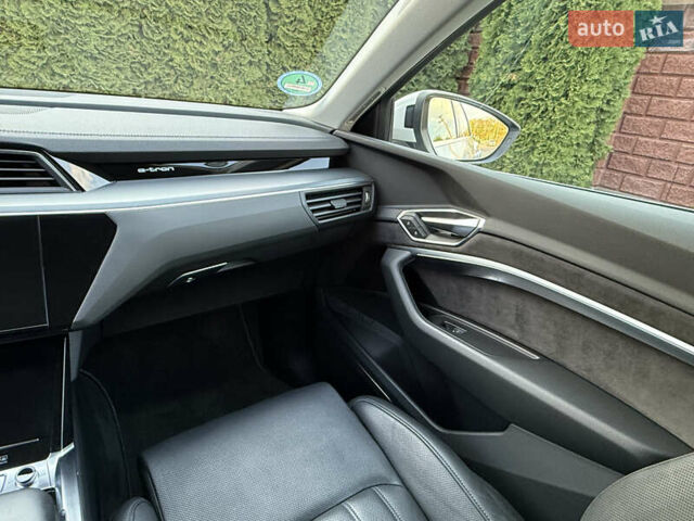 Белый Ауди E-Tron, объемом двигателя 0 л и пробегом 198 тыс. км за 27800 $, фото 85 на Automoto.ua