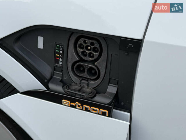 Белый Ауди E-Tron, объемом двигателя 0 л и пробегом 198 тыс. км за 27800 $, фото 79 на Automoto.ua