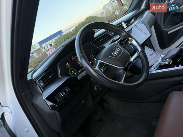 Ауді E-Tron 2020 у Львові на Automoto.ua Білий Ауді E-Tron, об'ємом двигуна 0 л та пробігом 156 тис. км за 29500 $, фото 57 на Automoto.ua