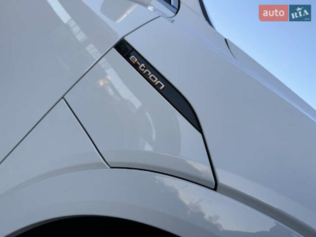 Ауді E-Tron 2020 у Львові на Automoto.ua Білий Ауді E-Tron, об'ємом двигуна 0 л та пробігом 156 тис. км за 29500 $, фото 12 на Automoto.ua