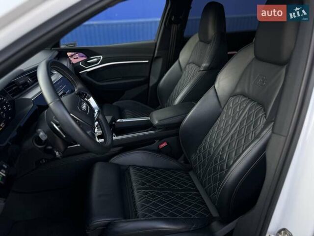 Белый Ауди E-Tron, объемом двигателя 0 л и пробегом 56 тыс. км за 45500 $, фото 12 на Automoto.ua