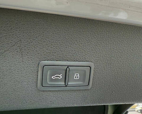 Белый Ауди E-Tron, объемом двигателя 0 л и пробегом 104 тыс. км за 33200 $, фото 25 на Automoto.ua