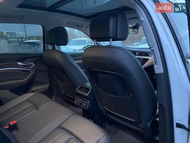 Білий Ауді E-Tron, об'ємом двигуна 0 л та пробігом 55 тис. км за 29400 $, фото 24 на Automoto.ua