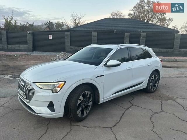 Белый Ауди E-Tron, объемом двигателя 0 л и пробегом 102 тыс. км за 29500 $, фото 21 на Automoto.ua