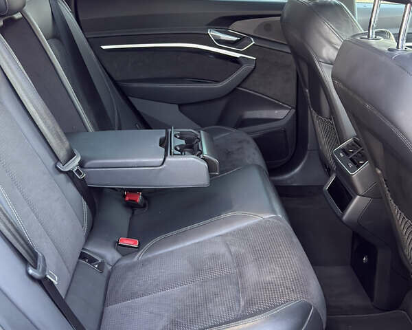 Білий Ауді E-Tron, об'ємом двигуна 0 л та пробігом 89 тис. км за 33500 $, фото 12 на Automoto.ua