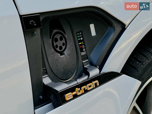 Белый Ауди E-Tron, объемом двигателя 0 л и пробегом 47 тыс. км за 34979 $, фото 12 на Automoto.ua