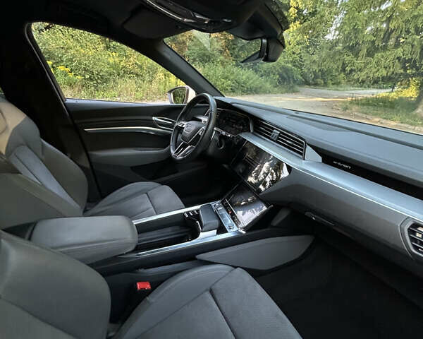 Белый Ауди E-Tron, объемом двигателя 0 л и пробегом 111 тыс. км за 30900 $, фото 34 на Automoto.ua