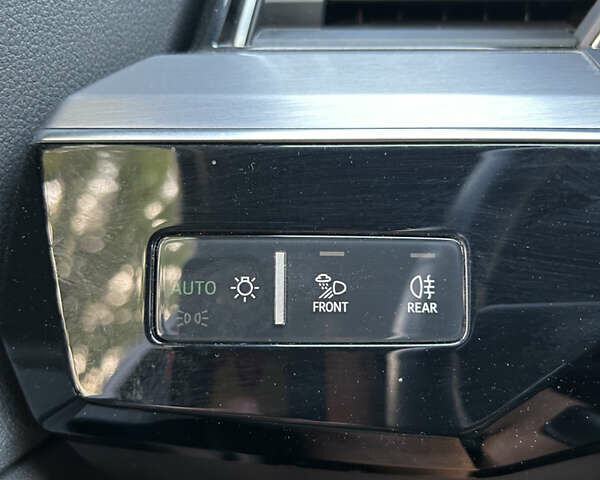 Белый Ауди E-Tron, объемом двигателя 0 л и пробегом 111 тыс. км за 30900 $, фото 41 на Automoto.ua