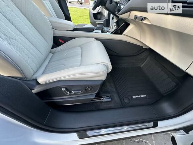 Белый Ауди E-Tron, объемом двигателя 0 л и пробегом 32 тыс. км за 40555 $, фото 40 на Automoto.ua