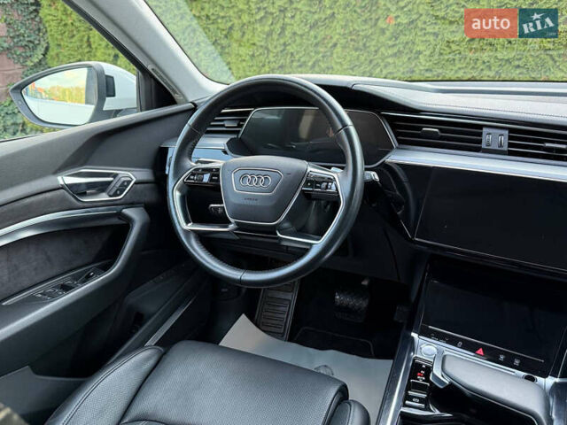 Белый Ауди E-Tron, объемом двигателя 0 л и пробегом 198 тыс. км за 27400 $, фото 83 на Automoto.ua