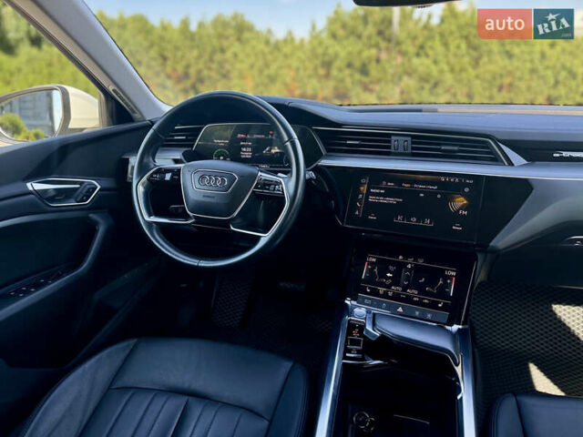 Белый Ауди E-Tron, объемом двигателя 0 л и пробегом 54 тыс. км за 31900 $, фото 16 на Automoto.ua