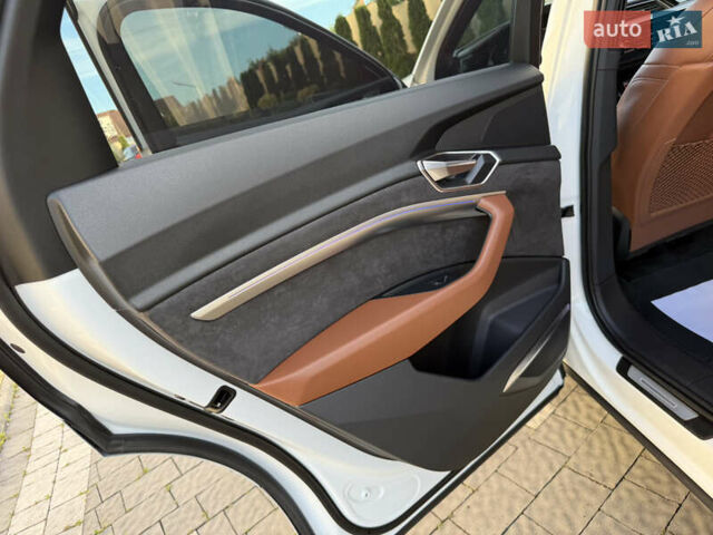 Ауди E-Tron 2020 в Дрогобыче на Automoto.ua Белый Ауди E-Tron, объемом двигателя 0 л и пробегом 156 тыс. км за 29900 $, фото 63 на Automoto.ua