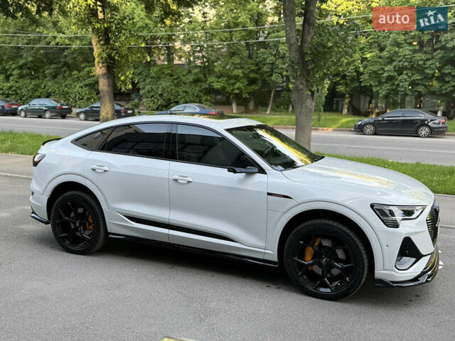 Белый Ауди E-Tron, объемом двигателя 0 л и пробегом 95 тыс. км за 39999 $, фото 35 на Automoto.ua