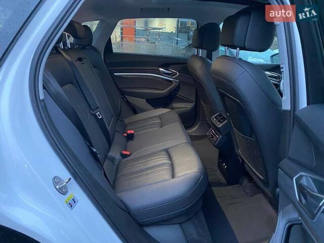 Білий Ауді E-Tron, об'ємом двигуна 0 л та пробігом 55 тис. км за 29400 $, фото 22 на Automoto.ua