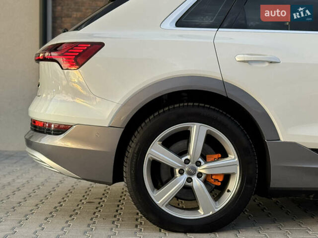 Білий Ауді E-Tron, об'ємом двигуна 0 л та пробігом 98 тис. км за 29700 $, фото 25 на Automoto.ua