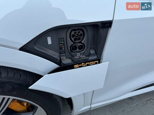 Белый Ауди E-Tron, объемом двигателя 0 л и пробегом 77 тыс. км за 37900 $, фото 53 на Automoto.ua