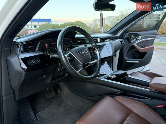 Ауді E-Tron 2020 у Львові на Automoto.ua Білий Ауді E-Tron, об'ємом двигуна 0 л та пробігом 156 тис. км за 29500 $, фото 50 на Automoto.ua