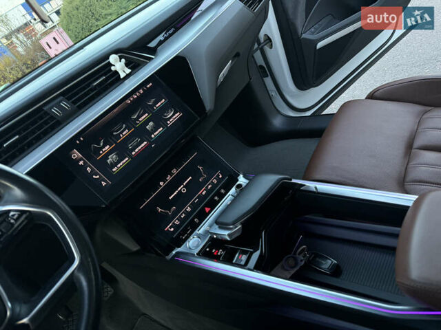 Ауді E-Tron 2020 у Львові на Automoto.ua Білий Ауді E-Tron, об'ємом двигуна 0 л та пробігом 156 тис. км за 29500 $, фото 60 на Automoto.ua