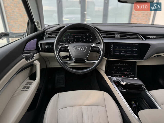 Білий Ауді E-Tron, об'ємом двигуна 0 л та пробігом 98 тис. км за 29700 $, фото 3 на Automoto.ua