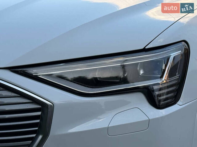 Белый Ауди E-Tron, объемом двигателя 0 л и пробегом 198 тыс. км за 27400 $, фото 75 на Automoto.ua