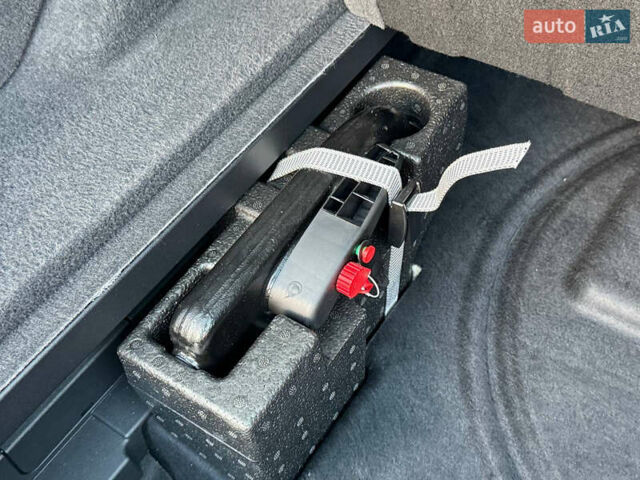 Білий Ауді E-Tron, об'ємом двигуна 0 л та пробігом 198 тис. км за 27400 $, фото 57 на Automoto.ua