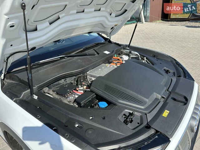 Белый Ауди E-Tron, объемом двигателя 0 л и пробегом 181 тыс. км за 21785 $, фото 53 на Automoto.ua