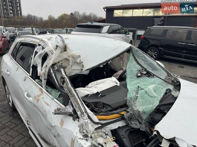 Белый Ауди E-Tron, объемом двигателя 0 л и пробегом 40 тыс. км за 13200 $, фото 8 на Automoto.ua