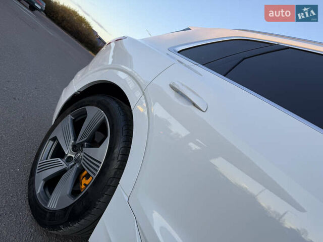 Ауді E-Tron 2020 у Львові на Automoto.ua Білий Ауді E-Tron, об'ємом двигуна 0 л та пробігом 156 тис. км за 29500 $, фото 17 на Automoto.ua