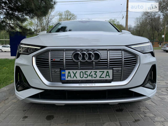 Білий Ауді E-Tron, об'ємом двигуна 0 л та пробігом 19 тис. км за 56000 $, фото 9 на Automoto.ua