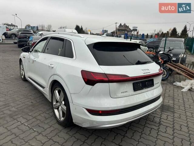 Белый Ауди E-Tron, объемом двигателя 0 л и пробегом 40 тыс. км за 13200 $, фото 4 на Automoto.ua