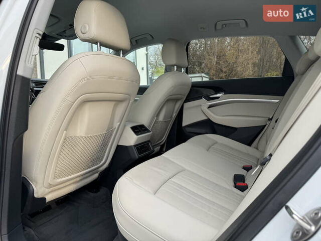 Ауди E-Tron 2020 в Тернополе на Automoto.ua Белый Ауди E-Tron, объемом двигателя 0 л и пробегом 98 тыс. км за 29999 $, фото 82 на Automoto.ua