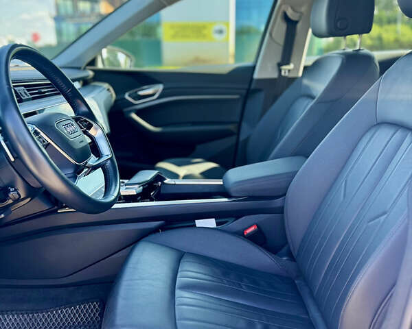 Белый Ауди E-Tron, объемом двигателя 0 л и пробегом 54 тыс. км за 31900 $, фото 13 на Automoto.ua