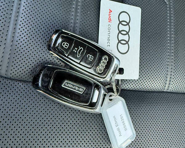 Белый Ауди E-Tron, объемом двигателя 0 л и пробегом 198 тыс. км за 27400 $, фото 68 на Automoto.ua