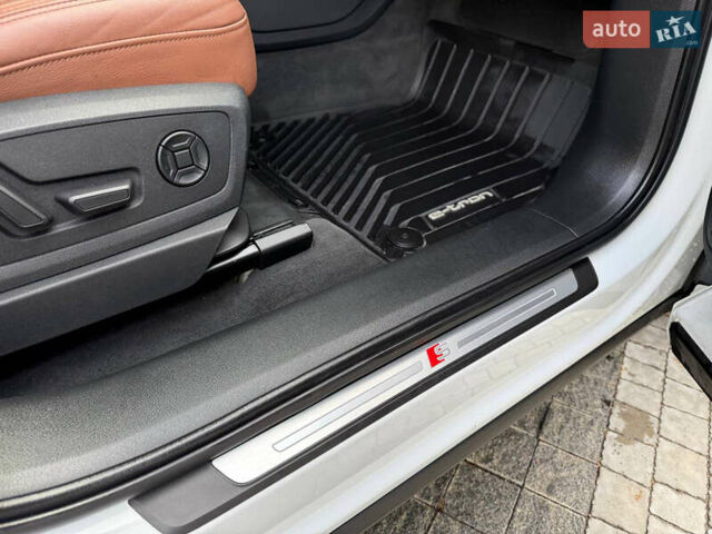 Белый Ауди E-Tron, объемом двигателя 0 л и пробегом 104 тыс. км за 33200 $, фото 11 на Automoto.ua