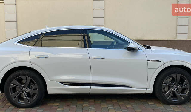 Білий Ауді E-Tron, об'ємом двигуна 0 л та пробігом 56 тис. км за 35900 $, фото 4 на Automoto.ua