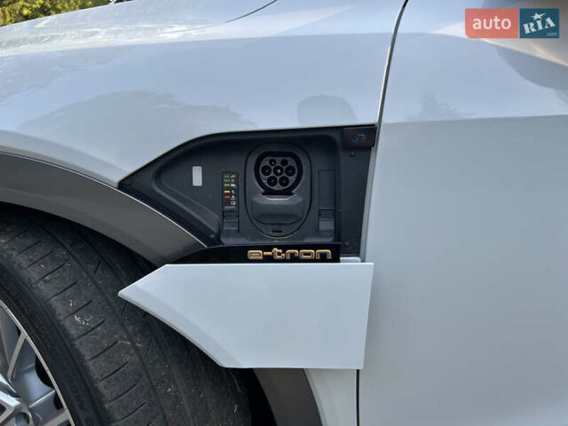 Белый Ауди E-Tron, объемом двигателя 0 л и пробегом 111 тыс. км за 30900 $, фото 21 на Automoto.ua