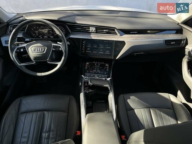 Белый Ауди E-Tron, объемом двигателя 0 л и пробегом 16 тыс. км за 46990 $, фото 55 на Automoto.ua