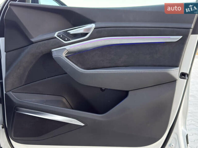 Білий Ауді E-Tron, об'ємом двигуна 0 л та пробігом 89 тис. км за 33500 $, фото 16 на Automoto.ua