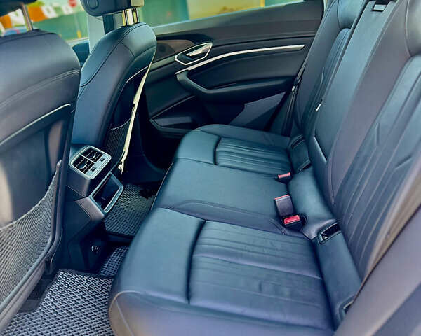 Белый Ауди E-Tron, объемом двигателя 0 л и пробегом 54 тыс. км за 31900 $, фото 15 на Automoto.ua