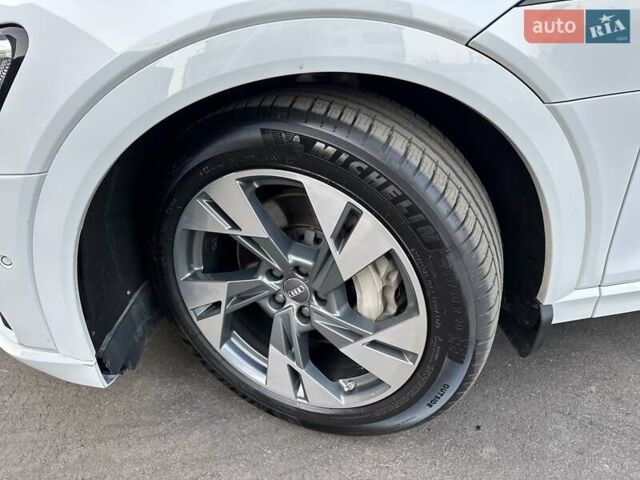 Білий Ауді E-Tron, об'ємом двигуна 0 л та пробігом 41 тис. км за 37500 $, фото 14 на Automoto.ua