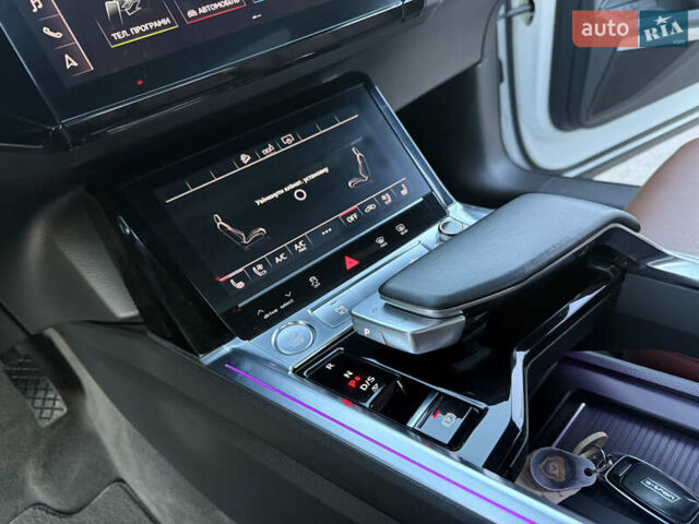 Ауді E-Tron 2020 у Львові на Automoto.ua Білий Ауді E-Tron, об'ємом двигуна 0 л та пробігом 156 тис. км за 29500 $, фото 61 на Automoto.ua