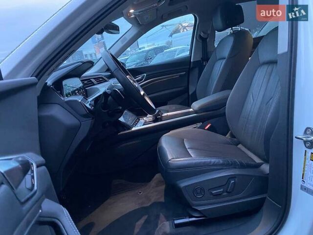 Білий Ауді E-Tron, об'ємом двигуна 0 л та пробігом 55 тис. км за 29400 $, фото 17 на Automoto.ua