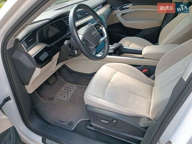Белый Ауди E-Tron, объемом двигателя 0 л и пробегом 92 тыс. км за 32500 $, фото 19 на Automoto.ua