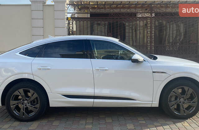 Білий Ауді E-Tron, об'ємом двигуна 0 л та пробігом 56 тис. км за 35900 $, фото 10 на Automoto.ua