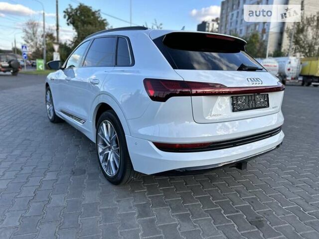 Белый Ауди E-Tron, объемом двигателя 0 л и пробегом 32 тыс. км за 40555 $, фото 4 на Automoto.ua