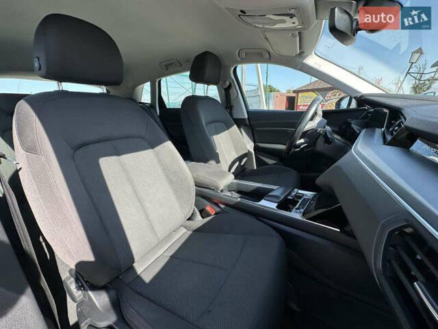Белый Ауди E-Tron, объемом двигателя 0 л и пробегом 181 тыс. км за 21785 $, фото 19 на Automoto.ua