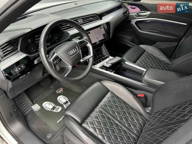 Белый Ауди E-Tron, объемом двигателя 0 л и пробегом 100 тыс. км за 36500 $, фото 32 на Automoto.ua